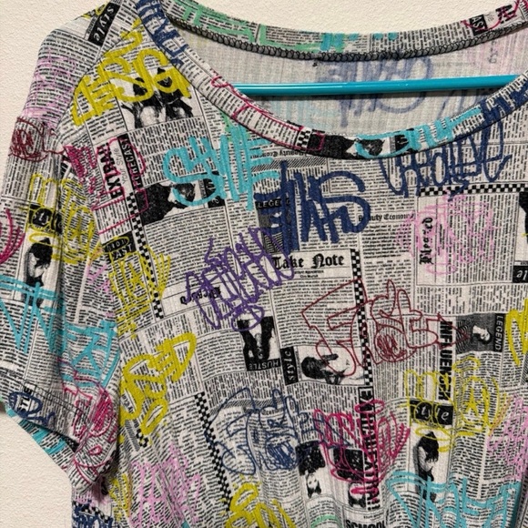 Women’s Love Streak twist front graffiti top - Picture 3 of 4